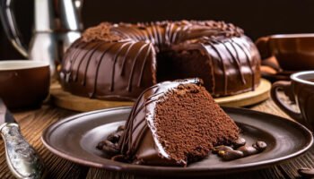 Cobertura de Chocolate Cremosa: Receita Fácil para Bolo Molhadinho e Irresistível
