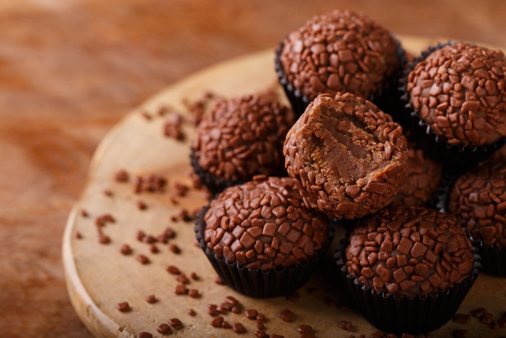 Brazilian,Chocolate,Truffle,Bonbon,Brigadeiro,On,Wooden,Table.,Selective,Focus