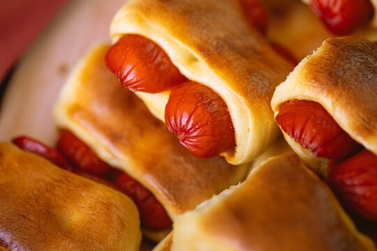 Enroladinho de Salsicha Assado: Receita Fácil e Macia