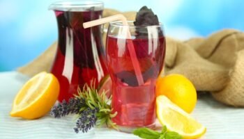 Limonada de Frutas Vermelhas com Manjericão: Receita Refrescante, Natural e Surpreendente