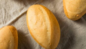 Pão Francês Caseiro: Crocante por Fora, Macio por Dentro