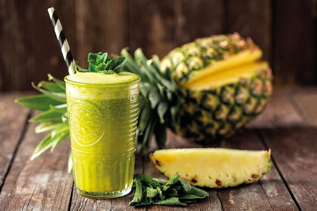 Bebida Refrescante de Abacaxi com Hortelã: Natural e Saudável