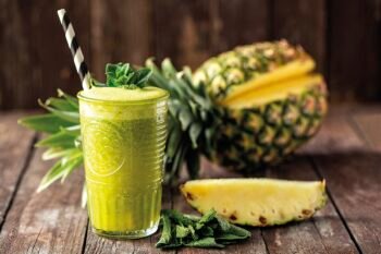 Bebida Refrescante de Abacaxi com Hortelã: Receita Natural, Saudável e Perfeita para o Verão