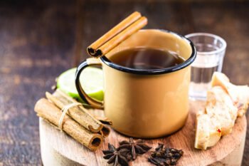 Quentão Tradicional com Cachaça: Receita Perfeita para Festas Juninas