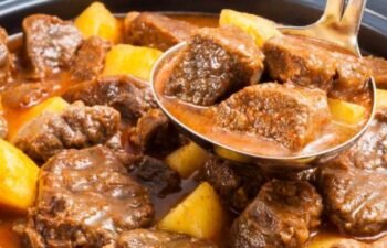 Guisado de Mandioca: Receita Completa, Fácil e Saborosa