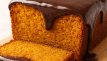 Bolo de Cenoura Fofinho com Cobertura de Chocolate