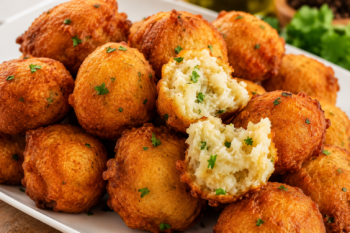 Como Fazer Bolinho de Bacalhau Tradicional Português Seco e Crocante